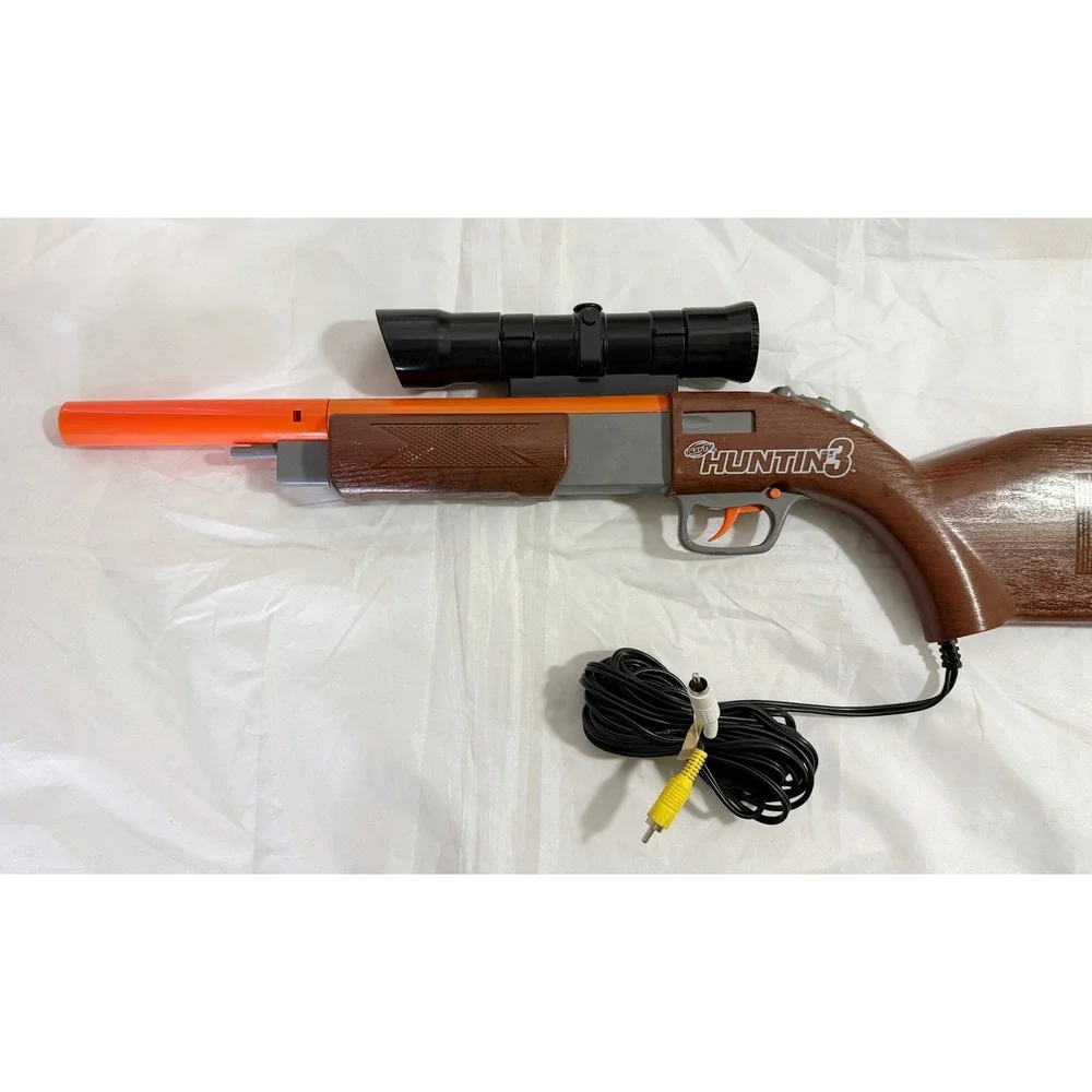 Radica Play TV Huntin' 3 2005 Plug N Play Rifle, Scope, Barrel‎